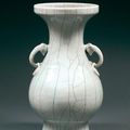 Vase de forme balustre en porcelaine et émail céladon craquelé de type Ge, Chine, époque Daoguang (1821-1850) 