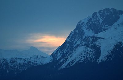 Pentes du Taillefer au lever du jour sableux