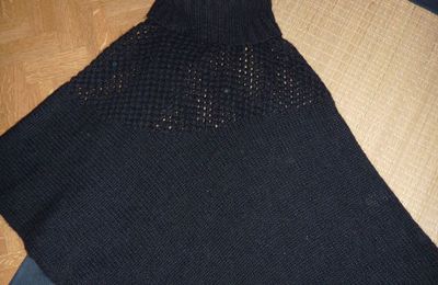 Pancho lainage noir, marque La Redoute, trés peu
