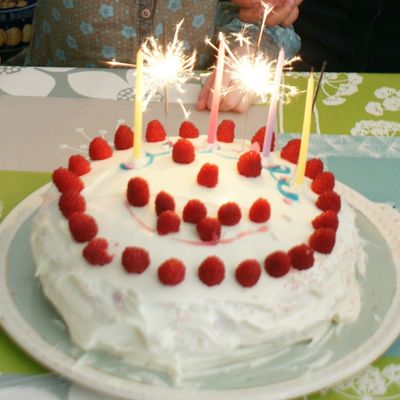Rainbow Cake ou Gateau Arc en Ciel Mousse Framboise et Glaçage Citron Vert