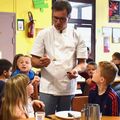 HOMME DE LA MER, HERVÉ LEDIEU, QUARTIER-MAÎTRE DE LA RESTAURATION SCOLAIRE. 
