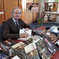 L'écrivain et historien Jean Louis von Hauck en dédicace lors du Marché de Noel du Livre à Loches