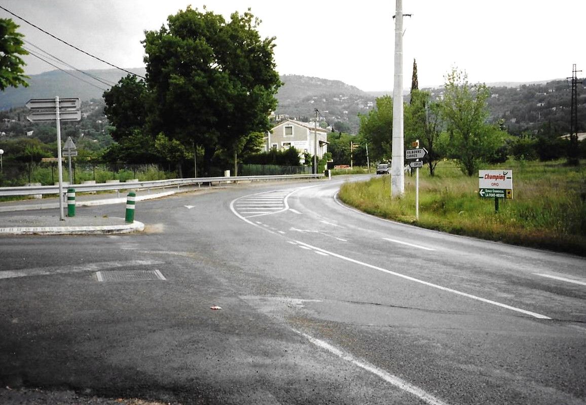 Opio, carrefour Coluche (06)