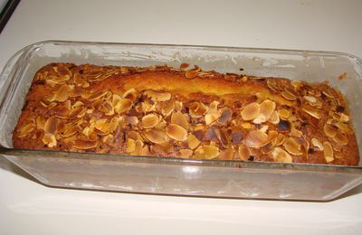 Cake aux nectarines et aux amandes