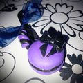 Porte clef Macaron Violet & noir
