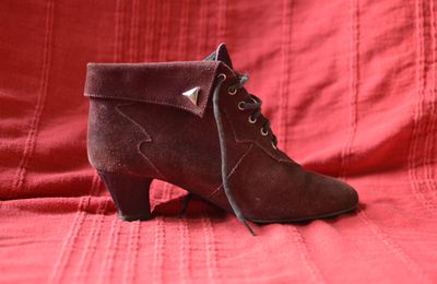 Bottines daim pourpres