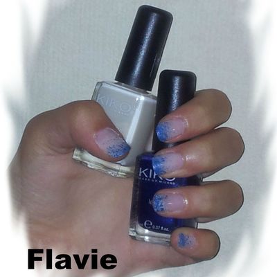 Dégradé bleu sur fond blanc