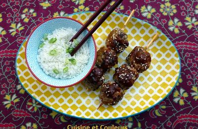 Brochettes de boulettes, sauce soja piquillos 
