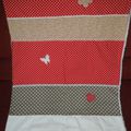 Plaid / couverture bébé - coton et polaire - rouge, blanc, taupe