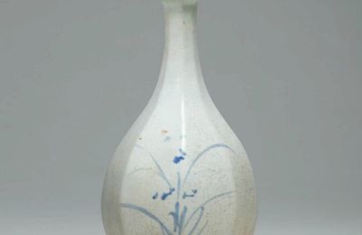 A blue and white porcelain faceted bottle vase, Joseon Dynasty, mid-18th century