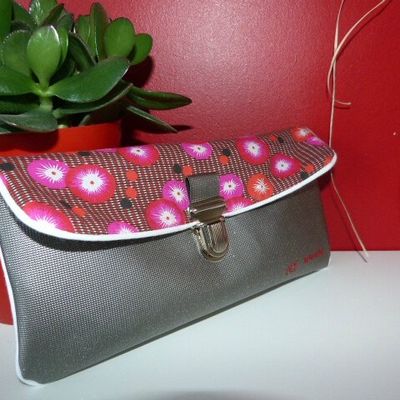 Trousse et pochettes en série !