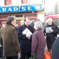 élections municipales et cantonales 2008 : tractage sur le marché d'Avranches