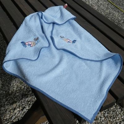 Cape de bain pour un petit garçon, à naitre par ici...