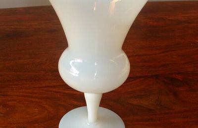 OPALINE N° 11: VASE Opaline blanche 