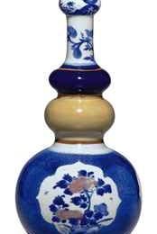 An unusual triple gourd vase. Kangxi period 