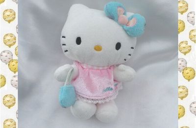 Peluche Doudou Hello Kitty Noeud Sac à Main Bleu Robe Rose Jemini Sanrio14 cm