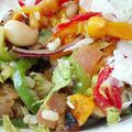 Salade de riz au poivrons grillés et crus, fèves, Parmesan et pesto