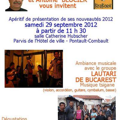 Un copain du serpent qui rigole se donne en spectacle pour la sortie de son livre !