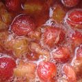 Compote fraises rhubarbe, pour accompagner un gâteau brioché à l'huile essentielle de bois de rose