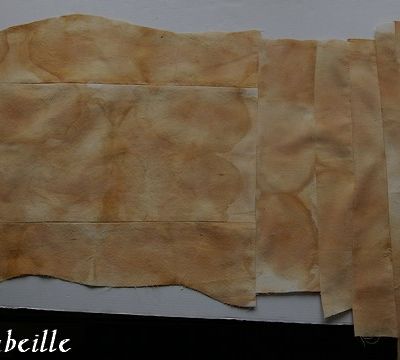 Teinture au thé et petits points
