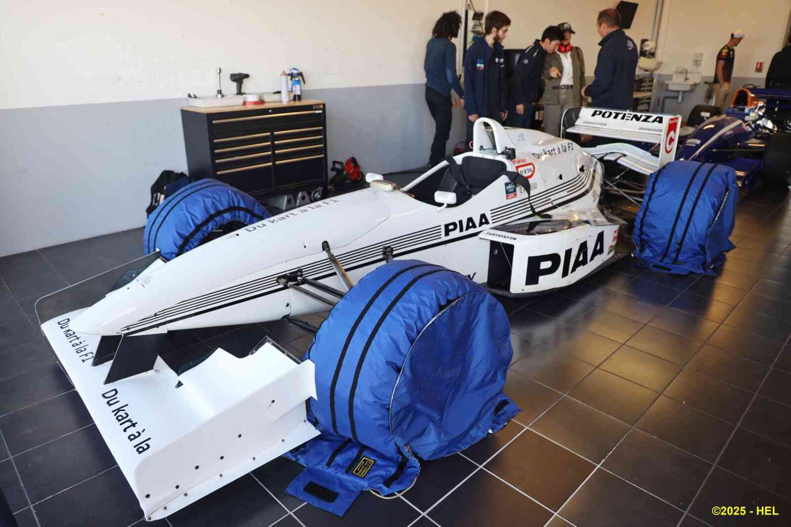 Tyrrell 025 Cosworth_05 - 1997 [UK] HL_GF