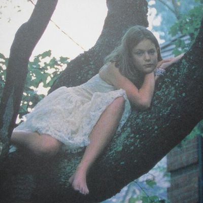 " ah ce qu'elle a l'air fine, comme ça "