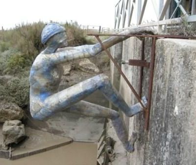 Fin de l'installation "Les Grimpeurs de Temps"