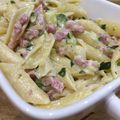 Penne à la crème, courgettes et lardons