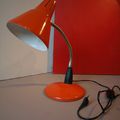 Une lampe de bureau des années 60 avec la couleur idéale !