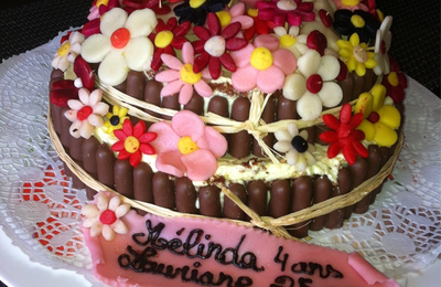 Gâteau à étages fleurs 