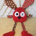 Doudou lapin rouge et marrron