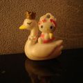 PRINCESSE HELLO KITTY SUR UN CYGNE