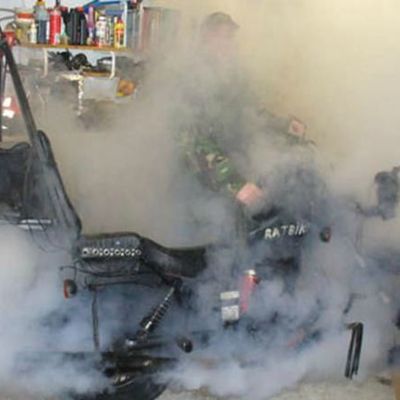 Y sont dans l'garage, y sentent de la colle #5