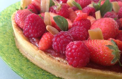 Tarte fraises (et framboises)- rhubarbe et amande