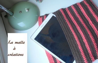 Housse de tablette au crochet