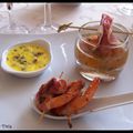 Trio de Mises en bouche : Crèmes brulées au parmesan, basilic et tomates séchées, gaspacho de melon et gambas au lard