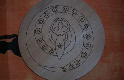 Plaque d'autel "Déesse-Spirale"
