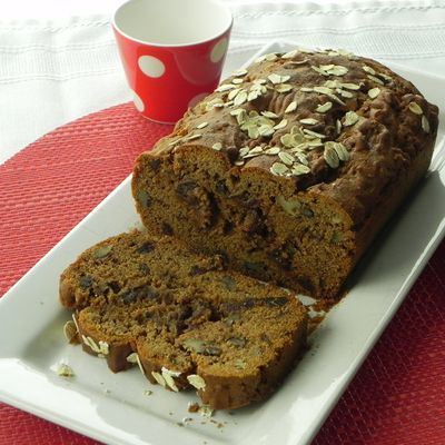 Pain au café, aux dattes et aux noix, sans gluten et sans lactose.