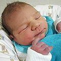 Bébé Léonardo Paul Klaus est né hier. C'est le
