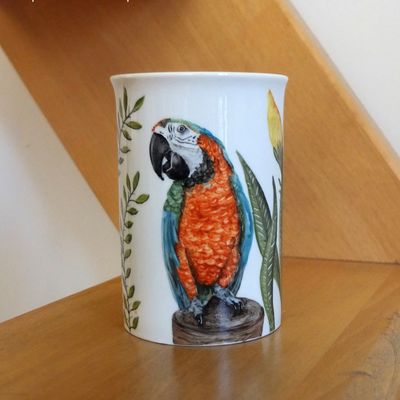 Perroquets peints à la main