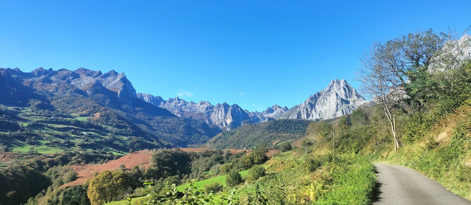 Lescun, sur la route, le cirque en automne... (64)