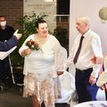 MARIAGE DE PAPIER ? MAIS, POUR RÉGIS ET ÉVELYNE, HUMOUR RIME D’ABORD AVEC AMOUR.