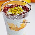 Verrine de yaourt spiruline, banane, melon et baba au limoncello