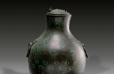 A malachite inlaid bronze vase, ‘Hu', Warring States (480-221 BC)