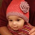 Bonnet avec Rose violette