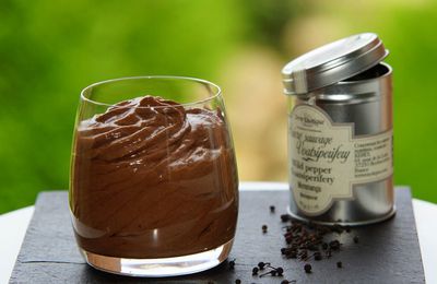 Mousse au chocolat au poivre de Voatsiperifery