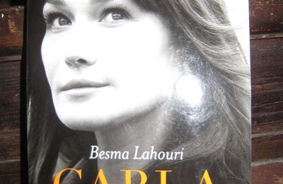 Carla Bruni Une Vie Secrète - 7 €