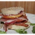 Mille-feuilles de foie gras, jambon fumé et pommes fondantes