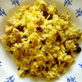 Riz aux oignons, champignons, raisins et curry