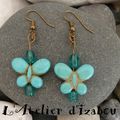 Légereté, comme les papillons qui s'envoleraient de ces boucles d'oreilles papillon bleu en howlite et bronze ! Bonne journée !